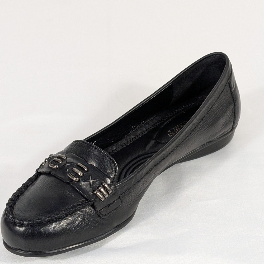 B. Makowsky Classics Women's Black Leather Slip On Loafers Size 7.5M